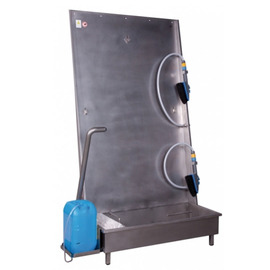 Apron, sole and boot cleaner with 2 brushes product photo