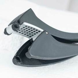 garlic press product photo  S